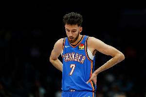 防守中坚！霍姆格伦镇守篮下 连续大帽汤姆林